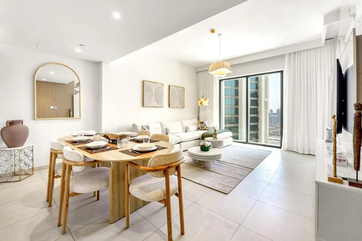 Luxury Burj & Fountain View 3 Bedroom Apartment Dubaj