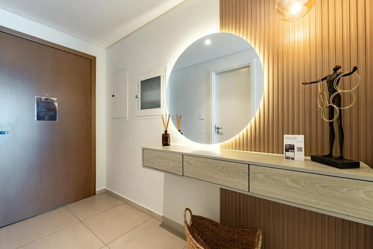 Luxury Burj & Fountain View 3 Bedroom Apartment Dubaj