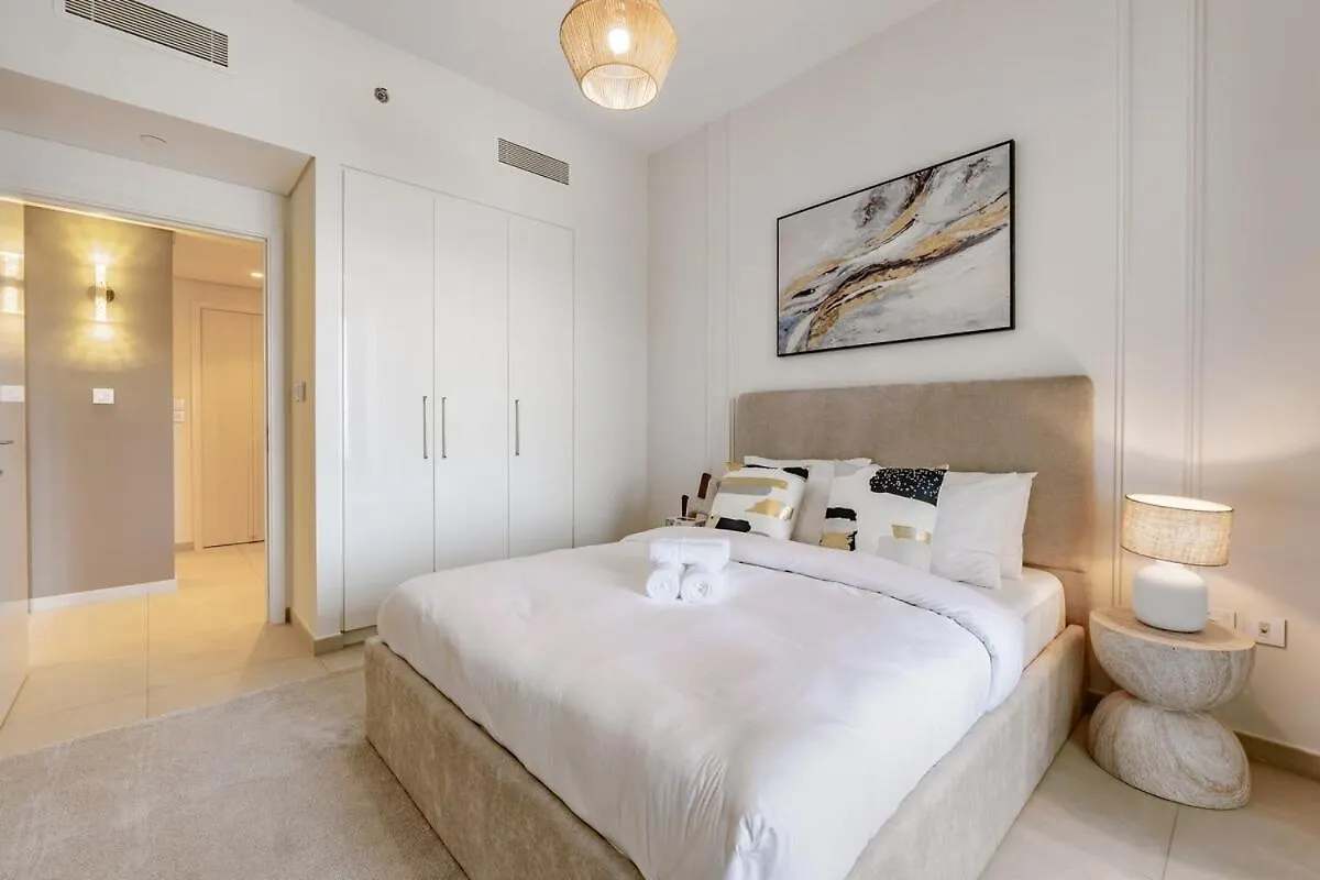 Luxury Burj & Fountain View 3 Bedroom Apartment Dubaj