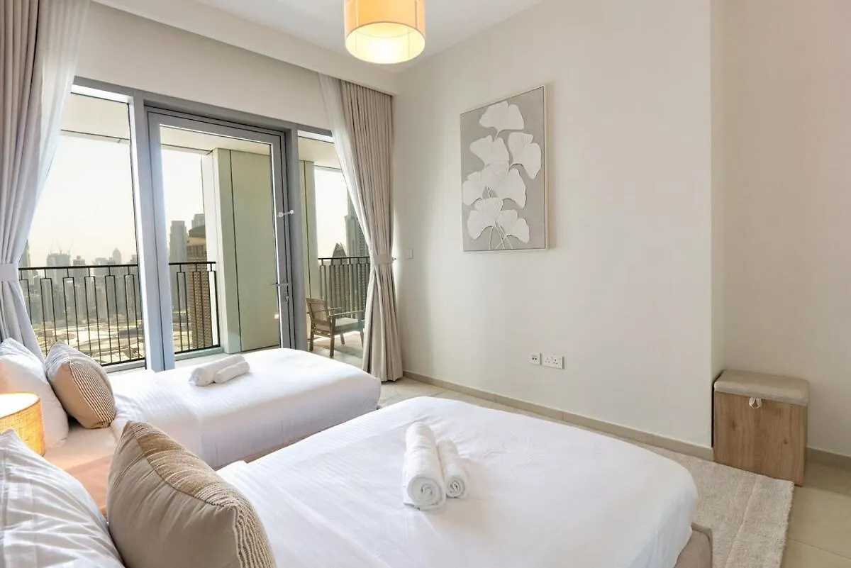 Luxury Burj & Fountain View 3 Bedroom Apartment Dubaj