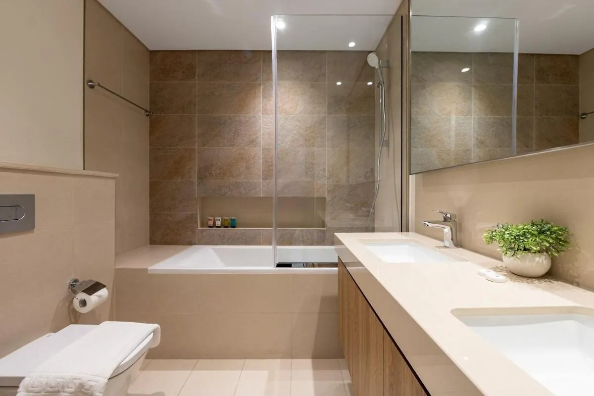 Luxury Burj & Fountain View 3 Bedroom Apartment Dubaj