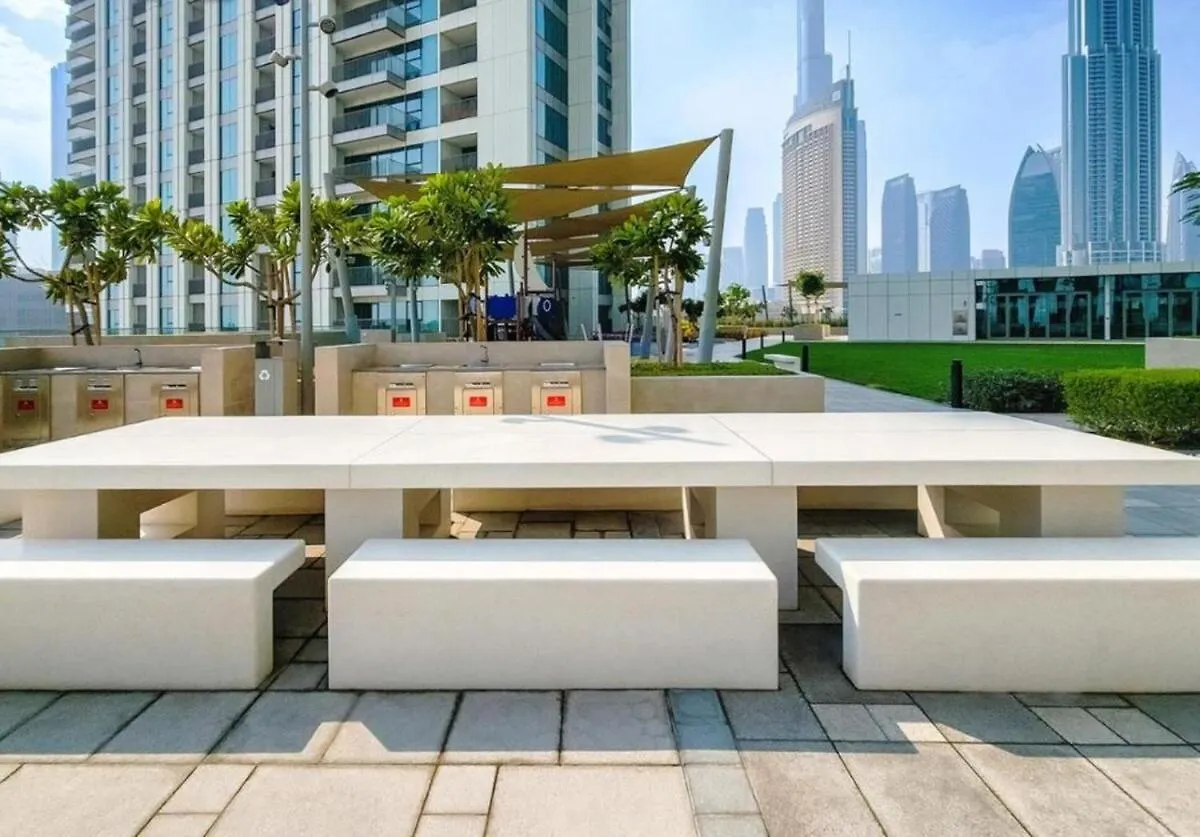 Luxury Burj & Fountain View 3 Bedroom Apartment Dubaj