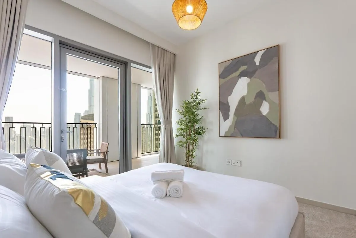 Luxury Burj & Fountain View 3 Bedroom Apartment Dubaj
